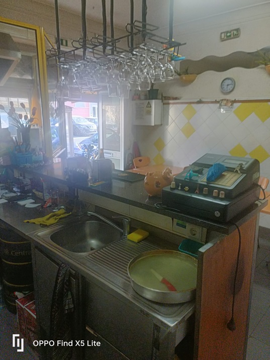 Snack-Bar com esplanada em Sacavém